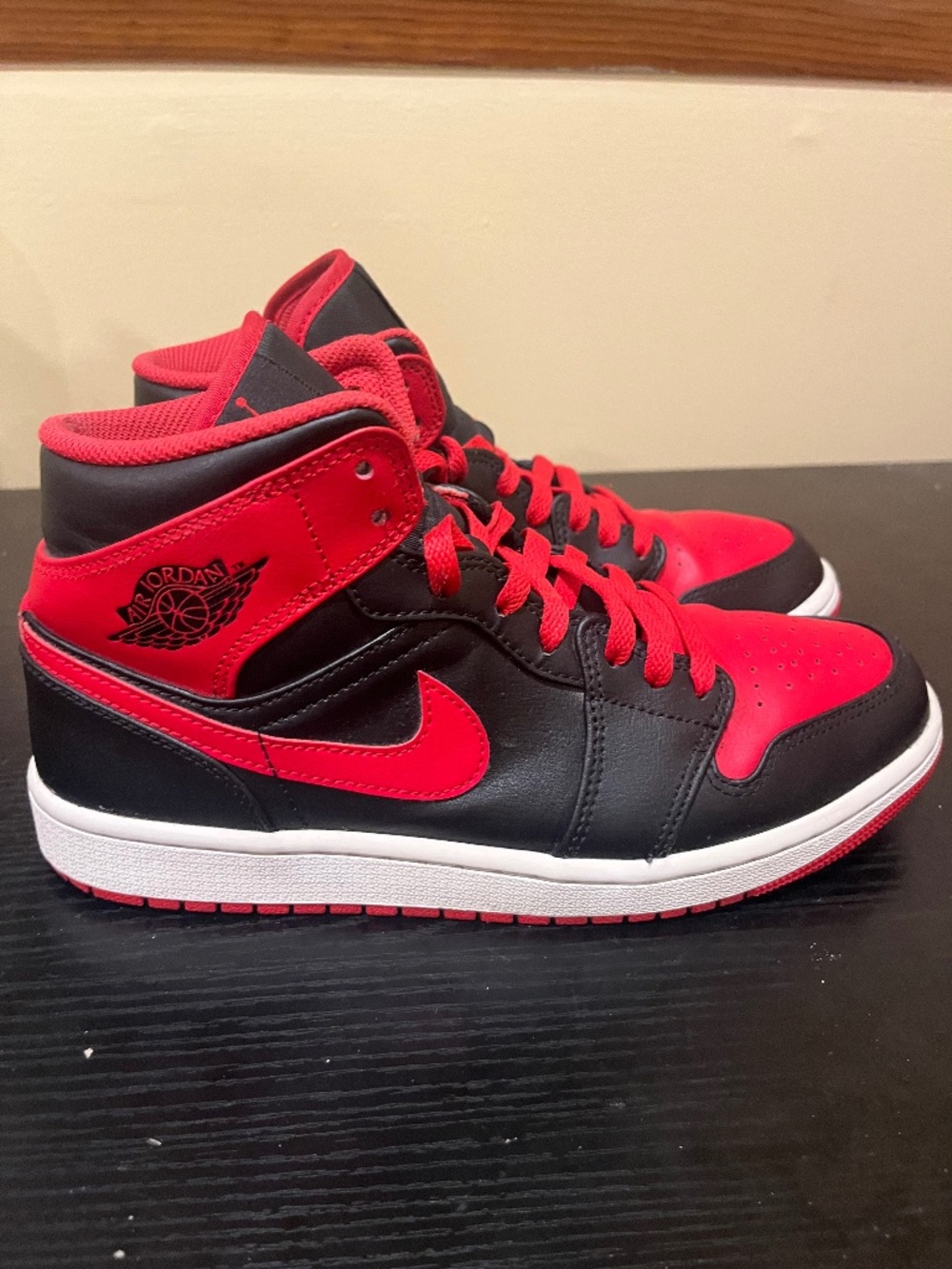 SIZE 9.5 W0MAN - Jordan 1 Mid Alternate Bred
